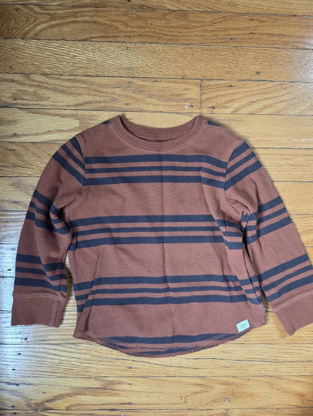 Gap Toddler Textured T-Shirt Long Sleeve Henna Brown & Navy- Set of 2.  2 YRS